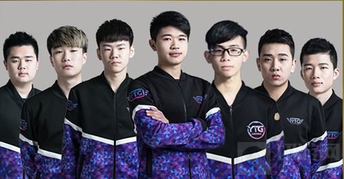 在他身后留 在他身后留